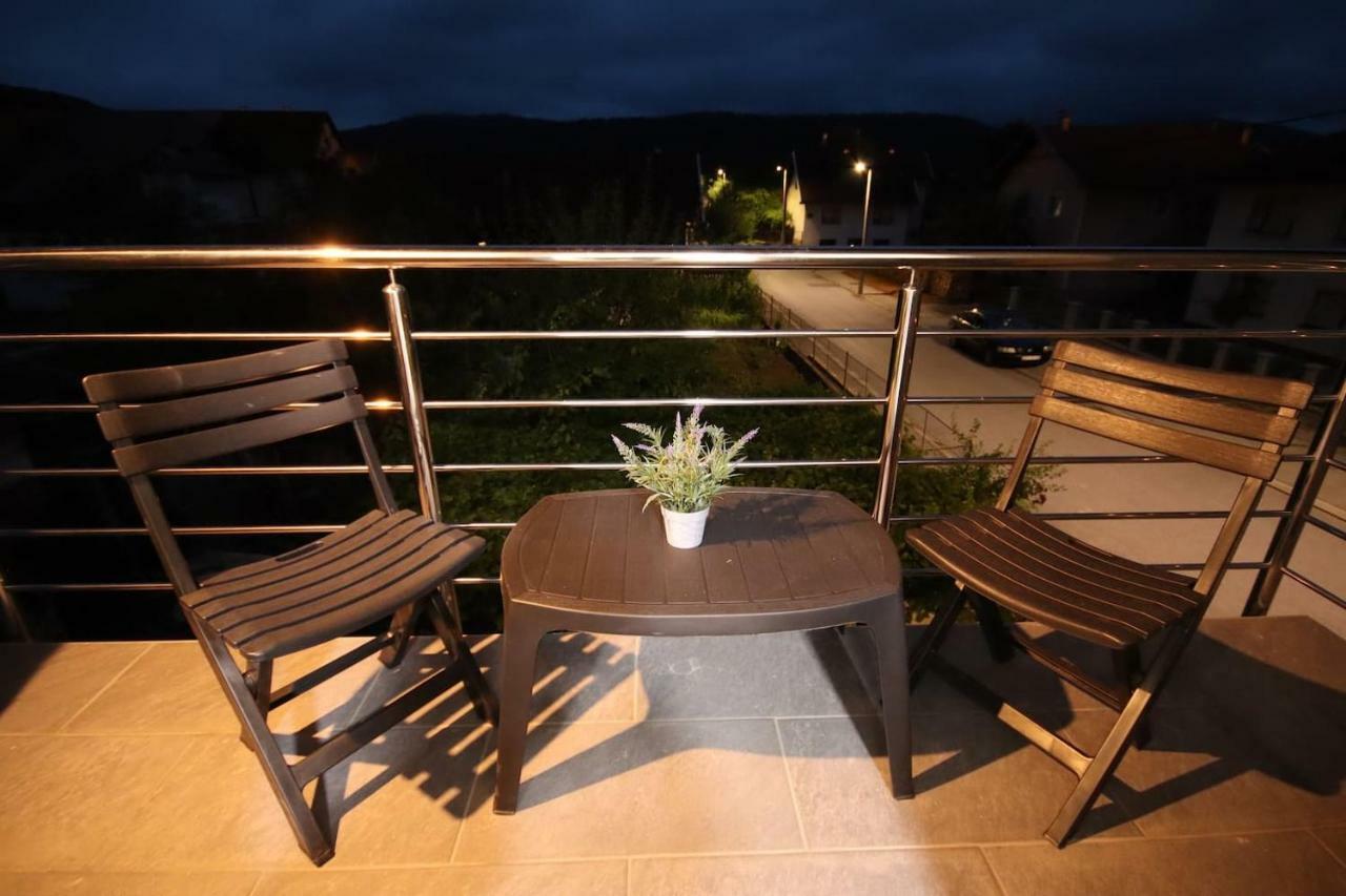 Apartman F&F Otočac Exterior foto