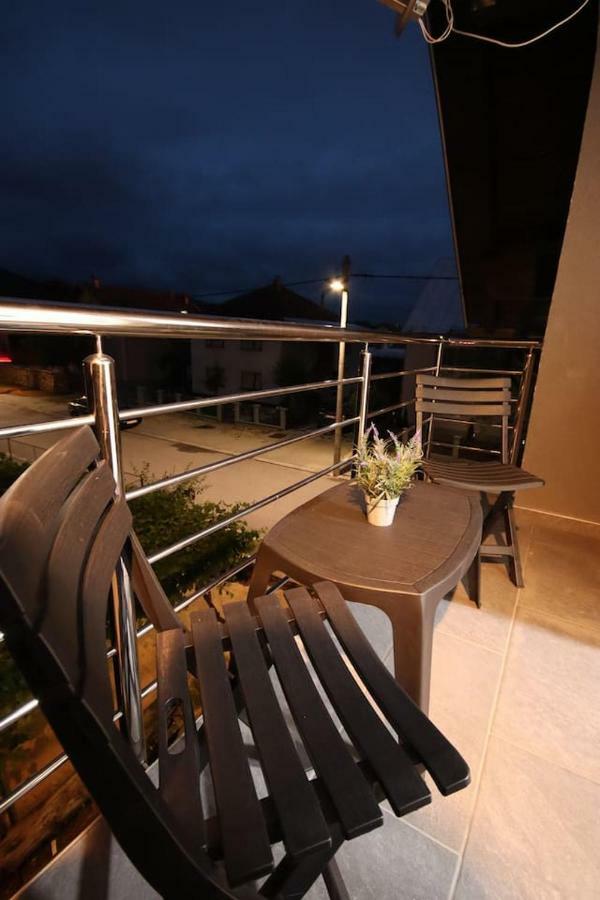 Apartman F&F Otočac Exterior foto
