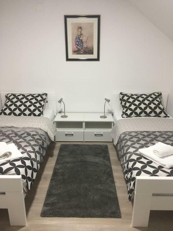 Apartman F&F Otočac Exterior foto