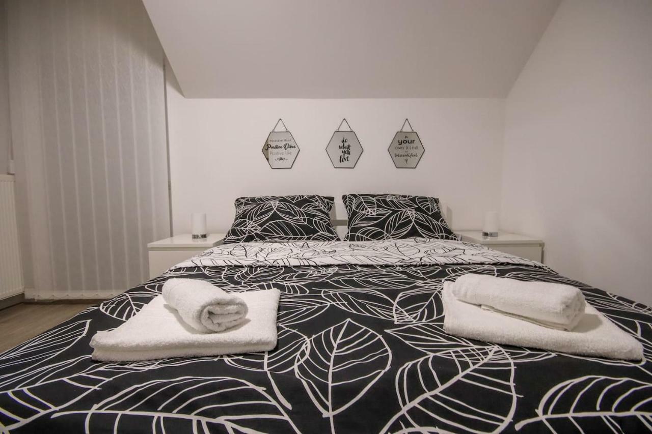 Apartman F&F Otočac Exterior foto