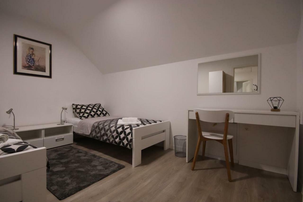Apartman F&F Otočac Exterior foto